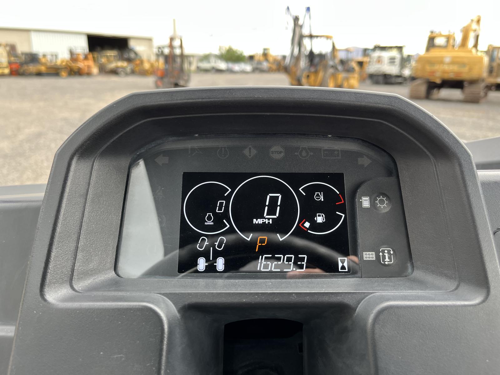 ./imagenes/INVOICE/2019/18254/JOHN DEERE XUV835E (9).JPG